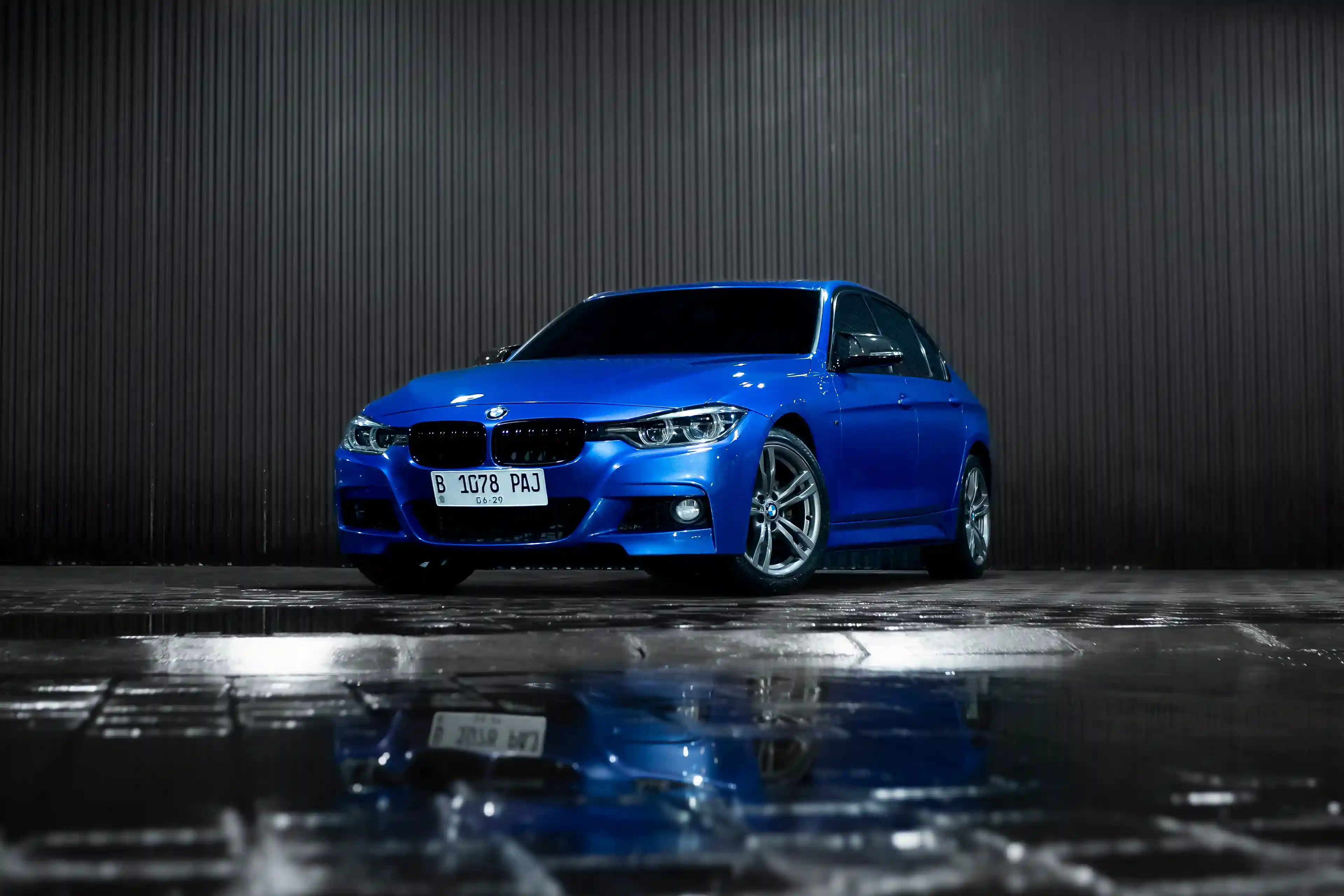 BMW 330i